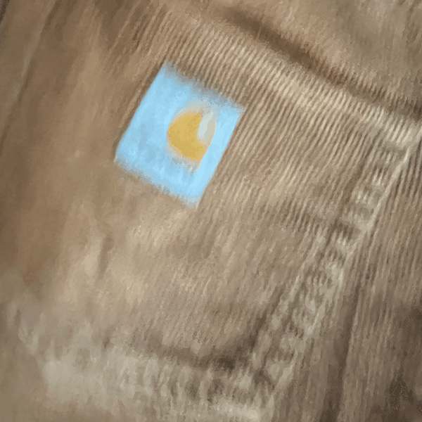 Photo flou d'une poche de pantalon marron